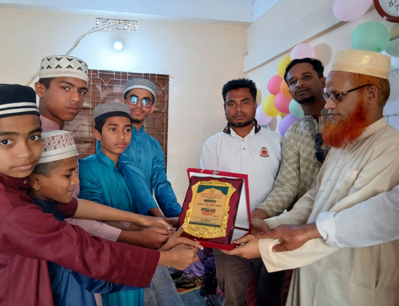 ভুণবীর আমিনা খাতুন সুন্নিয়া হাফিজিয়া মাদ্রাসায় দারুল কিরাতের পুরস্কার বিতরণ ও বিদায় অনুষ্ঠান অনুষ্ঠিত