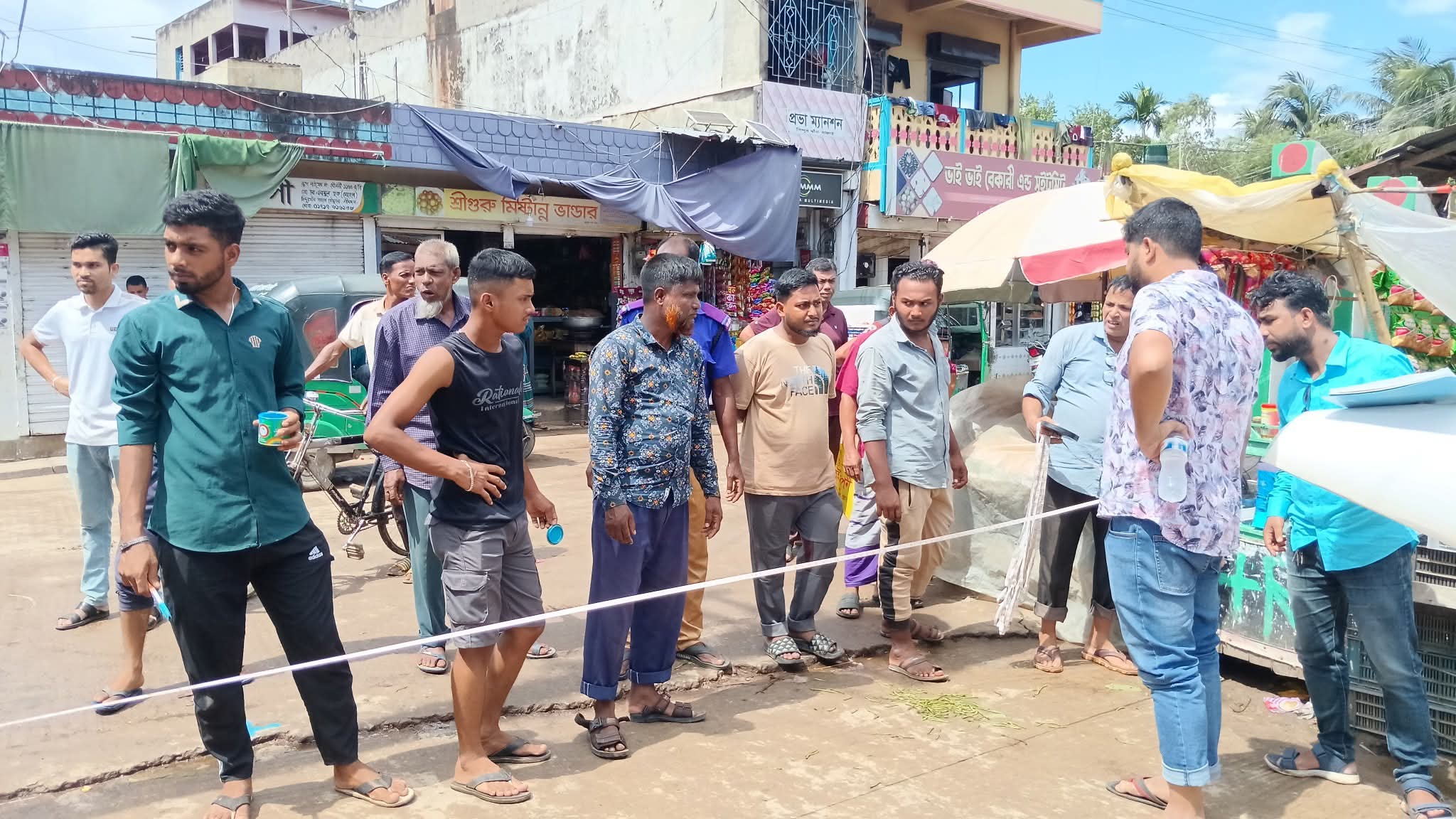 সিন্দুরখাঁন বাজারে সরকারি জমি দখল: স্বেচ্ছায় না ছাড়লে আসছে উচ্ছেদ অভিযান
