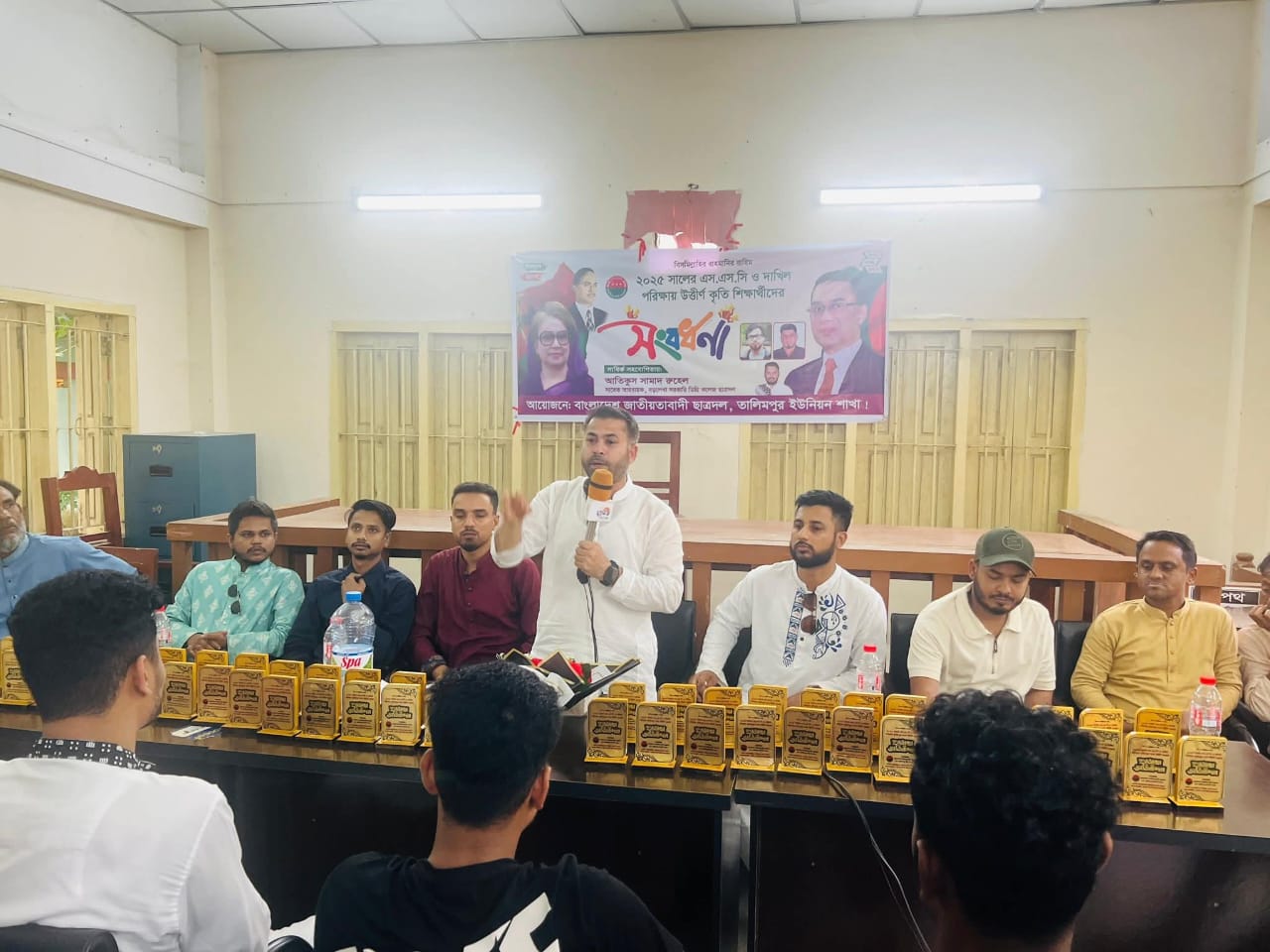 বড়লেখায় তালিম পুর ইউনিয়ন ছাত্রদলের উদ্যোগে কৃতি শিক্ষার্থী সংবর্ধনা অনুষ্ঠিত
